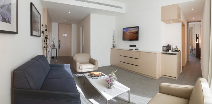novotel_al_bustan_rooms_executive_slide_01-2