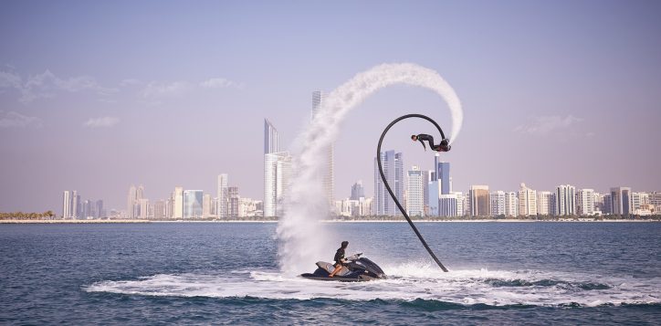 abu_dhabi_corniche_fly_board-2