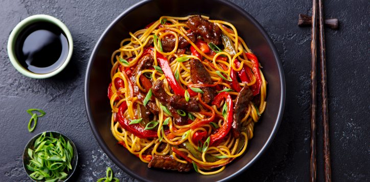 stirfrynoodleswithvegetablesandbeefinblackbowl-2
