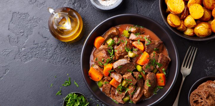 beefmeatandvegetablesstewinblackbowlwithroasted-2