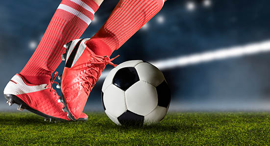 footballplayermaninactionondarkarenabackground-2