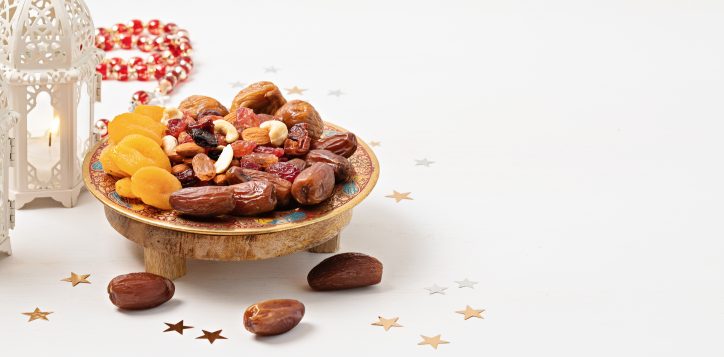 ramadankareemandiftarmuslimfoodholidayconcept-trayswith-2