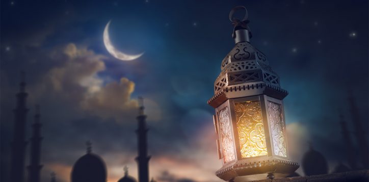 ornamentalarabiclanternwithburningcandleglowingatnight-festive-2
